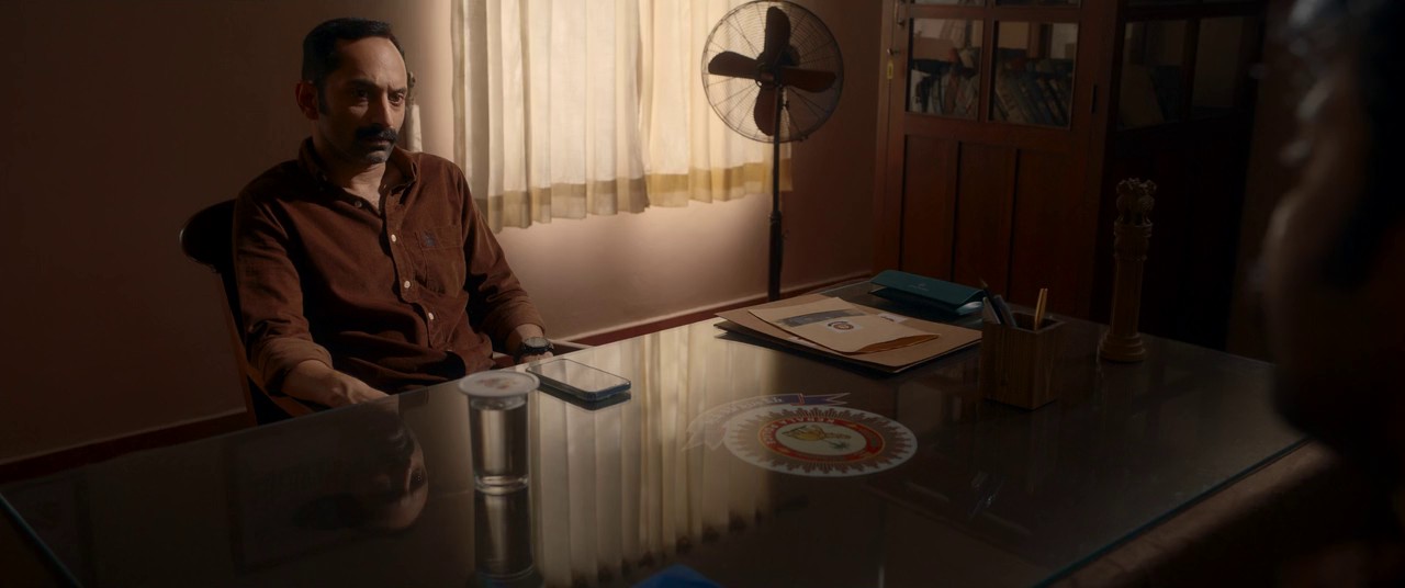 Bougainvillea (2024) WEBRip Hindi + Mal 720p x264 AVC HE-AAC 2.0 ESub.mkv.0001